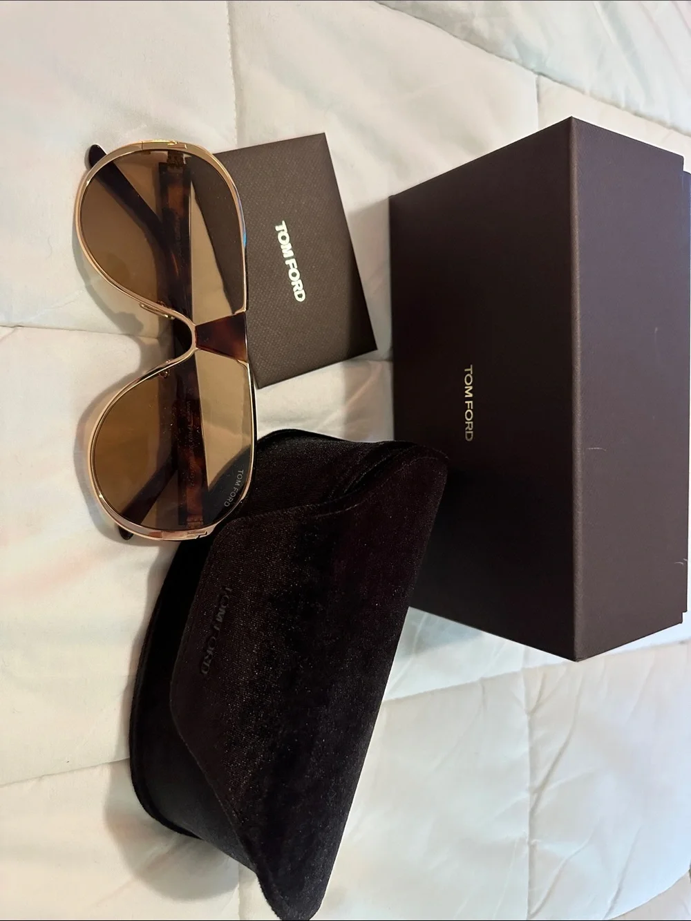 Brand new, never worn. Tom Ford Gold Frame Brown Lens Oversized Aviator Sunglass